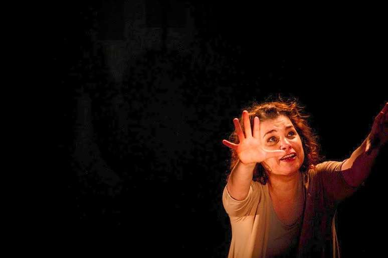 Isabel Teixeira em “JANDIRA – Em Busca do Bonde Perdido” 