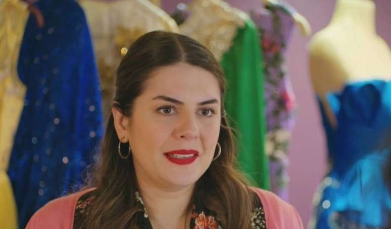 Ceyda é surpreendida com beijo por Raif na novela 'Força de Mulher', capítulo de 23 de maio de 2025, sexta-feira.