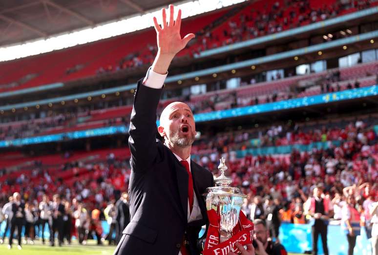 Erik Ten Hag comemorando o título da Copa da Inglaterra 