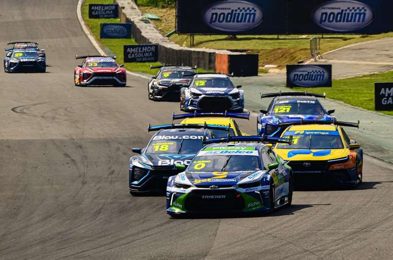 Carranna nua Stoc i mbun gnímh in Interlagos. An deireadh seachtaine seo, is é casadh Cascavel é