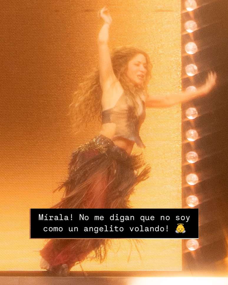Shakira leva tombo durante show no Canadá