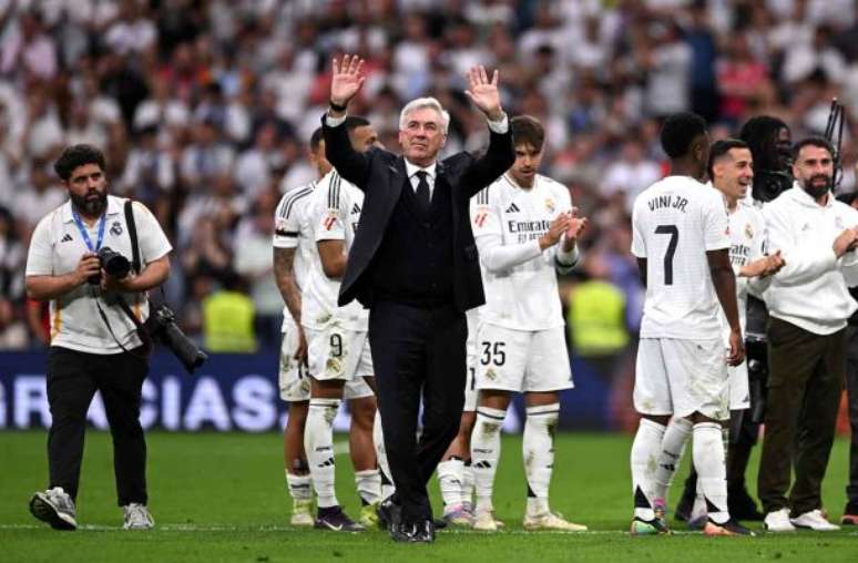 Carlo Ancelotti says goodbye to the real applause to take the Brazilian team