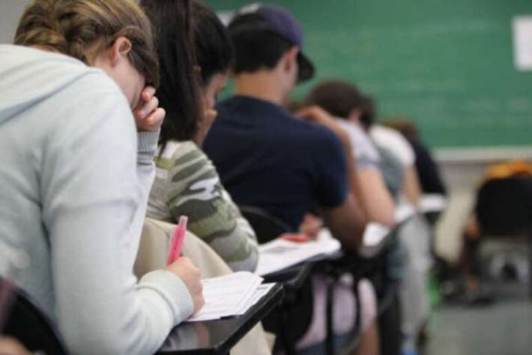 O Enem é o maior vestibular do País e agora voltará a ter validade, também, para emissão de certificado de conclusão do Ensino Médio.