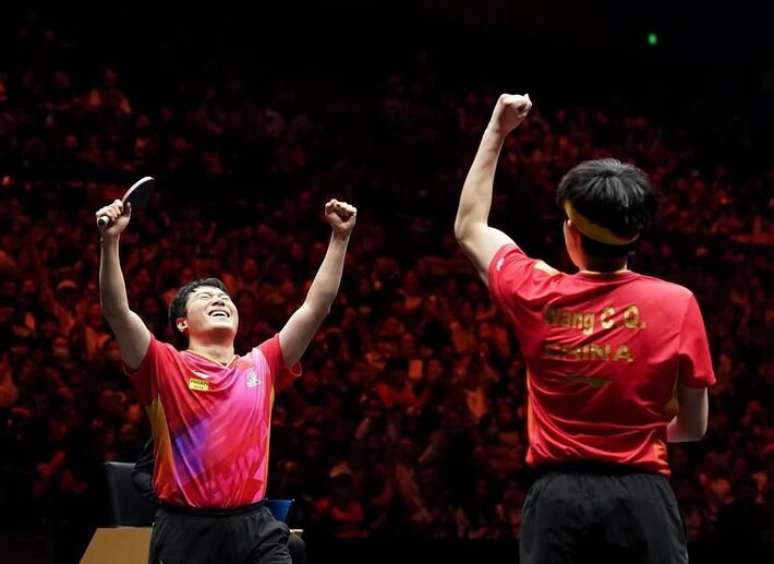 Chinês de 25 anos coleciona 8 medalhas de ouro em duplas e busca o seu primeiro título individual