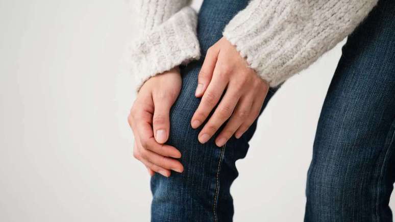 Why do I feel more pain in the knee in winter? Expert explains