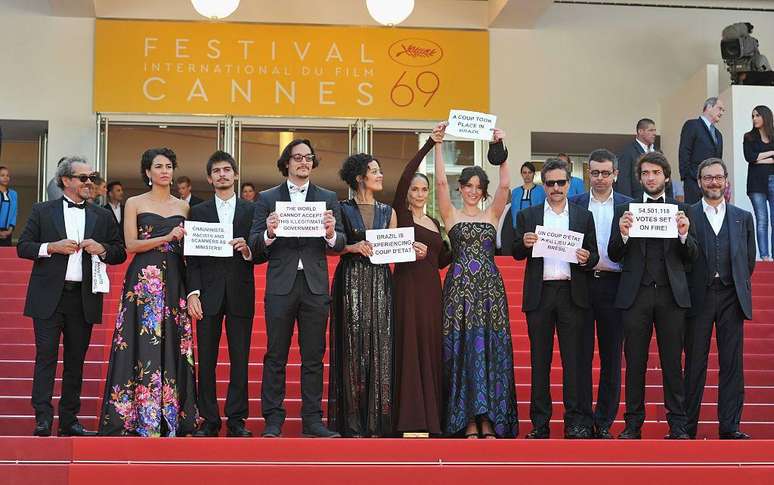 The intervention on the red carpet is not new to Cannes; The cast of The intervention on the red carpet is not new to Cannes; The cast of