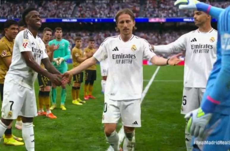 Modric se emociona com o carinho da torcida em sua despedida do Real: ‘ Foi maravilhoso’ Denis Doyle/Getty Images