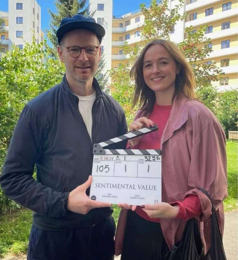 O diretor Joachim Trier e a atriz Renate Reinsve, que j&aacute; colaboraram em outros trabalhos, se reencontram em Sentimental Value