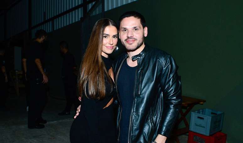 Seccoh dry pose embraced to the new boyfriend, Dudu Borges, in the recording of DVD in San Paolo. Look at the photos!