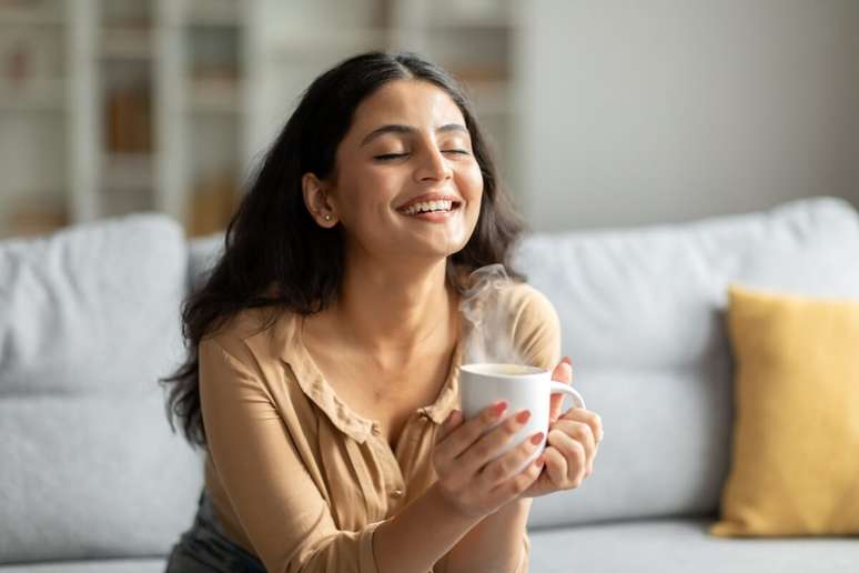 O café contém antioxidantes que contribuem para a saúde celular e prevenção de doenças 