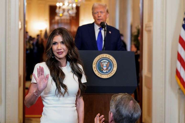 Medida contra Harvard foi anunciada por Kristi Noem, secretária de Segurança Interna do governo Trump