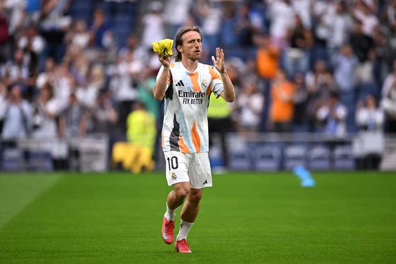 Luka Modric foi ovacionado no minuto 10 da partida entre Real Madrid x Real Sociedad –