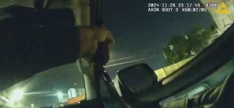 Momento em que policial militar atirou contra jovem em SP Momento em que policial militar atirou contra jovem em SP