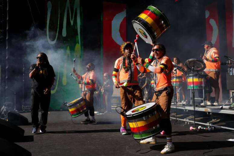 Olodum no palco principal do Vale do Anhangaba&uacute;.