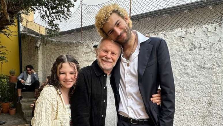 Jonas Bloch com os netos Alice e Hugo - Instagram