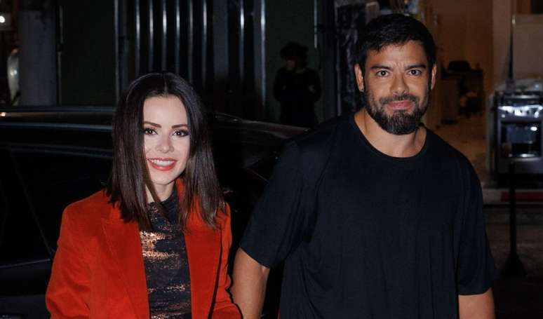 It’s official! Sandy presupposes dating with Dr. Pedro Andrade with the first appearance – right to the hands. See 15 photos! It’s official! Sandy presupposes dating with Dr. Pedro Andrade with the first appearance – right to the hands. See 15 photos!