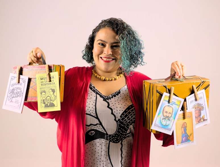 Julie Oliveira, cordelista, pedagoga e editora de Fortaleza usa IA em momentos específicos da produção, como pesquisa.