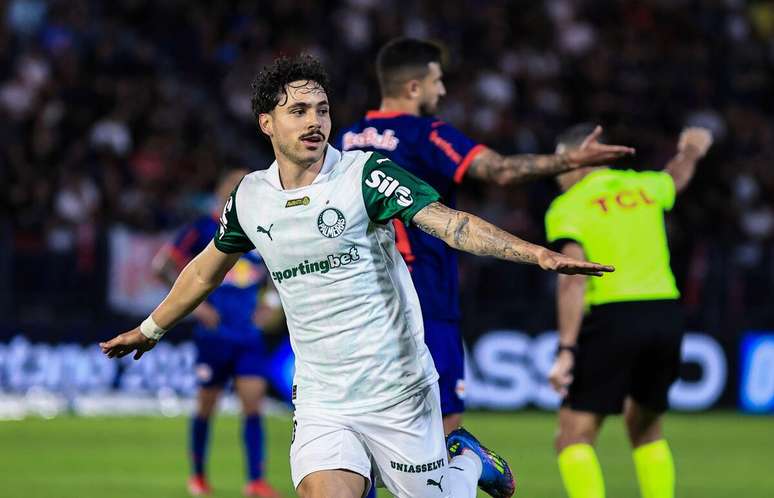 Maurício (Palmeiras) celebrando seu gol contra o Bragantino, no dia 18.05.2025 