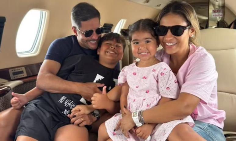 Simone Mendes e Kaká Diniz com os filhos