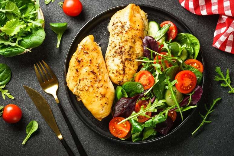 5 light dishes with chicken and fish for Monday