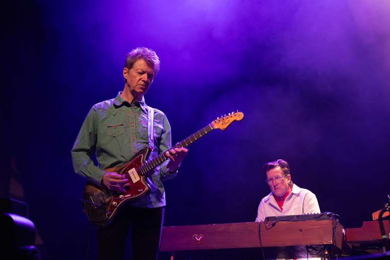 Nels Cline ar an ngiotár agus Mikael Jorgensen ar mhéarchláir -