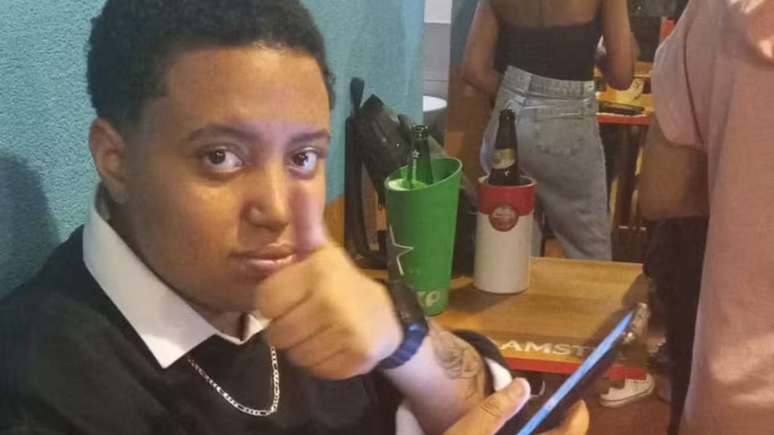 Larissa Torres, jovem de 22 anos que morreu atropelada após ser arremessada de moto