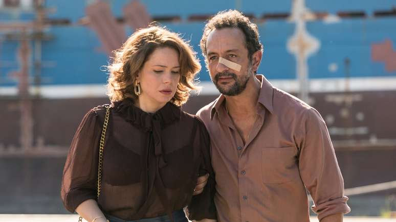 Os Enforcados, tragicomédia com Leandra Leal e Irandhir Santos, ganha data de estreia