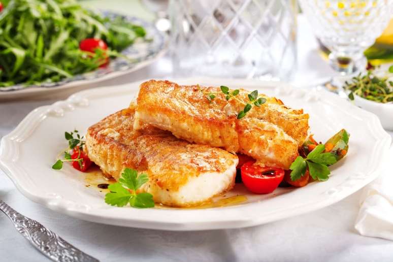 Grilled fish fillet with vegetables 