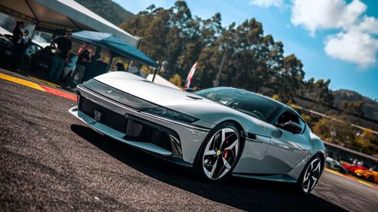 Evento secreto re&uacute;ne 900 supercarros em frota com valor de mais de R$ 1 bilh&atilde;o