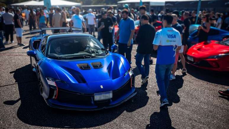 Evento secreto re&uacute;ne 900 supercarros em frota com valor de mais de R$ 1 bilh&atilde;o