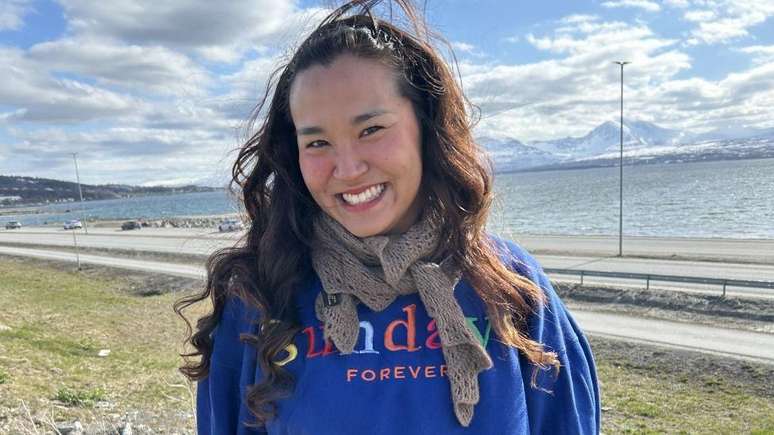 Mulher sorrindo para a c&acirc;mera