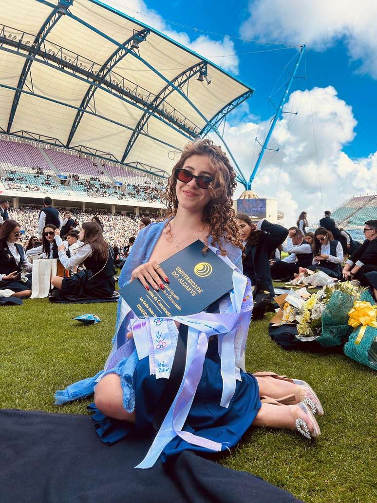 "Meus amigos e colegas de faculdade portugueses sabem mais sobre as celebridades brasileiras do que eu", diz a brasileira Lara, de 21 anos