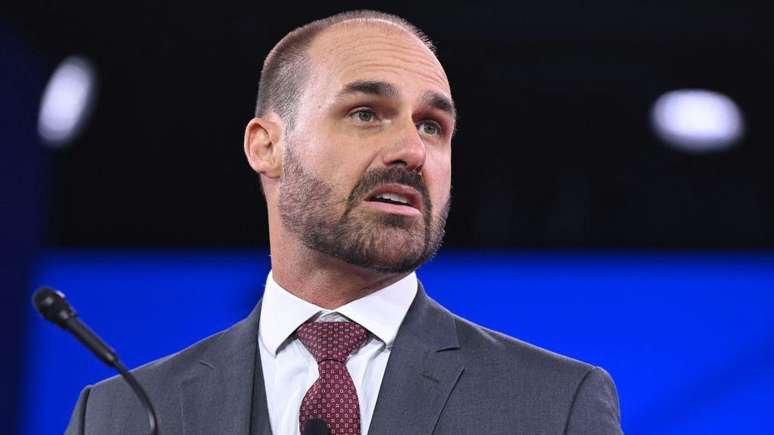 Por que STF vai investigar Eduardo Bolsonaro