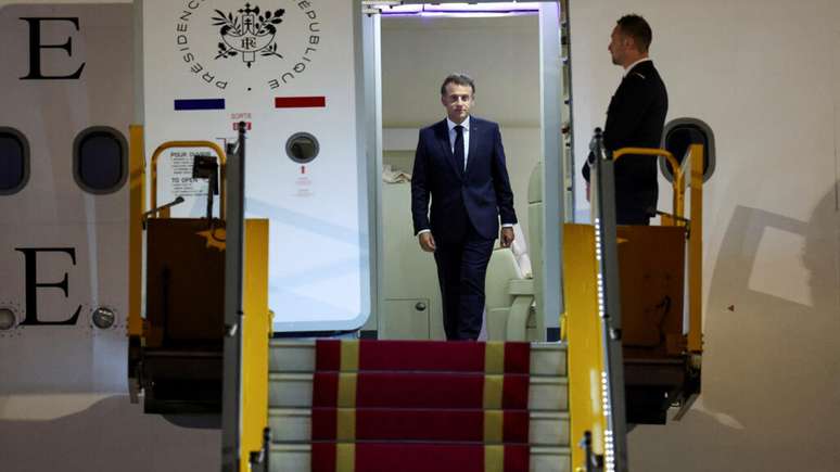 ‘Casal Fighter’: Presidentcy of France pronunciation in Video showing an alleged slap from Brigitte in Macron