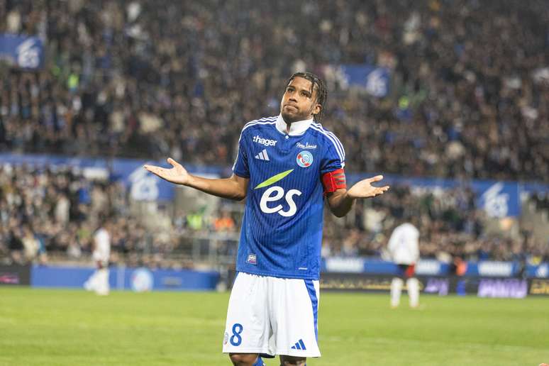 Andrey Santos comemorando um gol pelo Strasbourg
