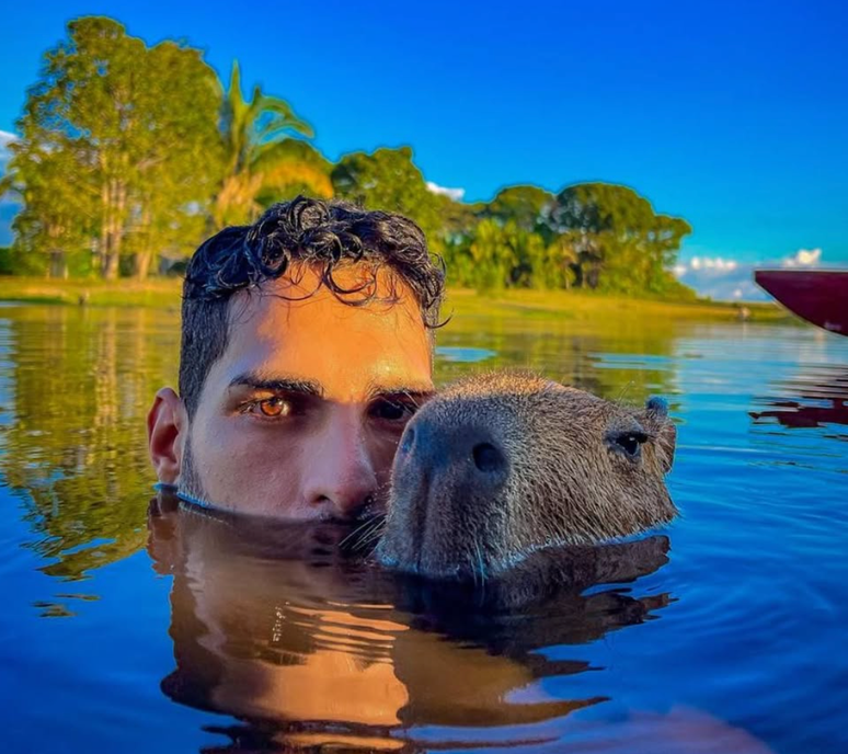 Influenciador Agenor Tupinamb&aacute; contou &agrave; BBC que trancou curso de agronomia e hoje trabalha com internet