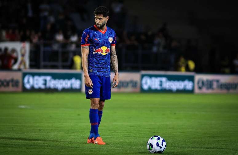 Juninho Capixaba (Red Bull Bragantino) durante jogo contra o Palmeiras, no dia 18.05.2025 