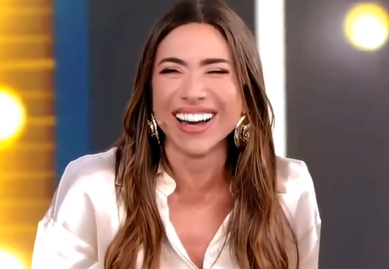 Patricia Abravanel dá risada após frase