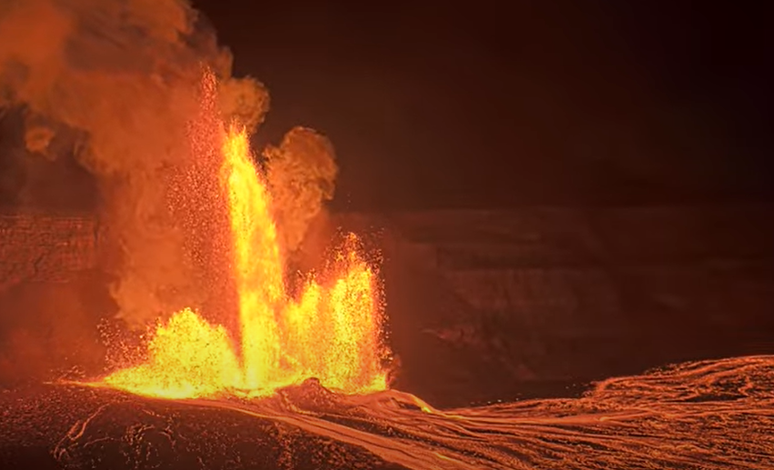 Vulcão entra em erupção com colunas de lava de 300 metros no Havaí