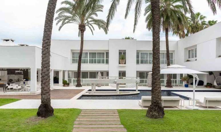 Ana Hickmann nega abandono de mans&atilde;o em Itu onde vivia com o ex-marido