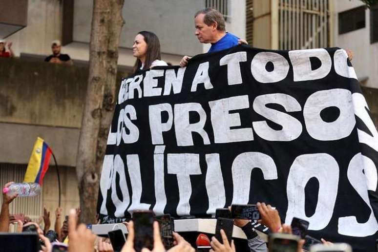 Mar&iacute;a Corina Machado vive na clandestinidade e Juan Pablo Guanipa est&aacute; detido desde sexta-feira (23/05)