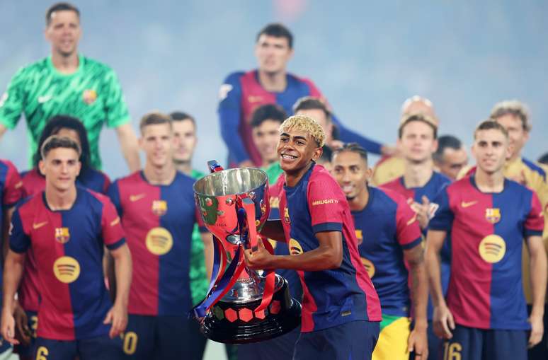 Yamal comemorando a conquista da La Liga 