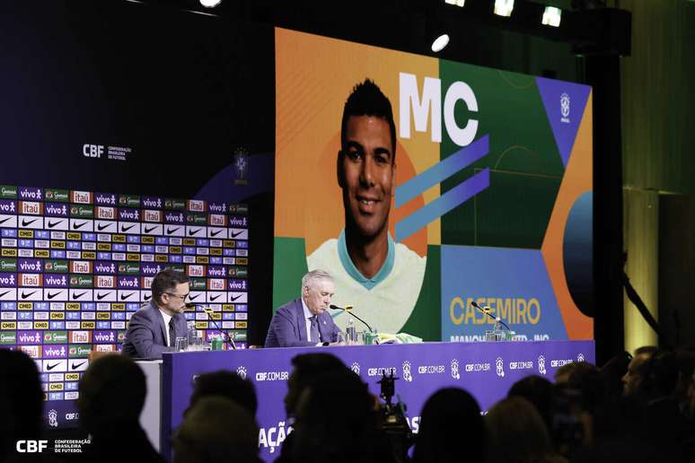 Le Ancelotti, tá Casemiro ar ais i gcaitheamh Canarinho. 