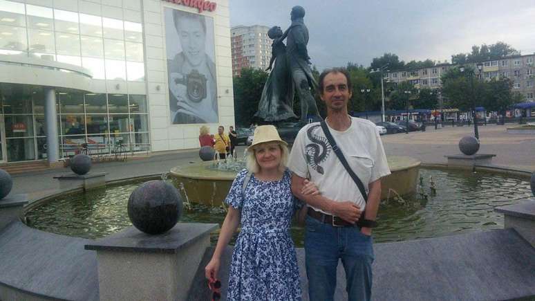 Sergei agus Tatyana i Moscó sula mbogann siad go dtí an Úcráin