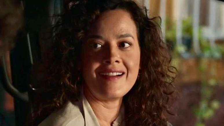 Cecília (Maeve Jinkings) dá mais atenção ao ativismo ambiental do que ao relacionamento com a companheira