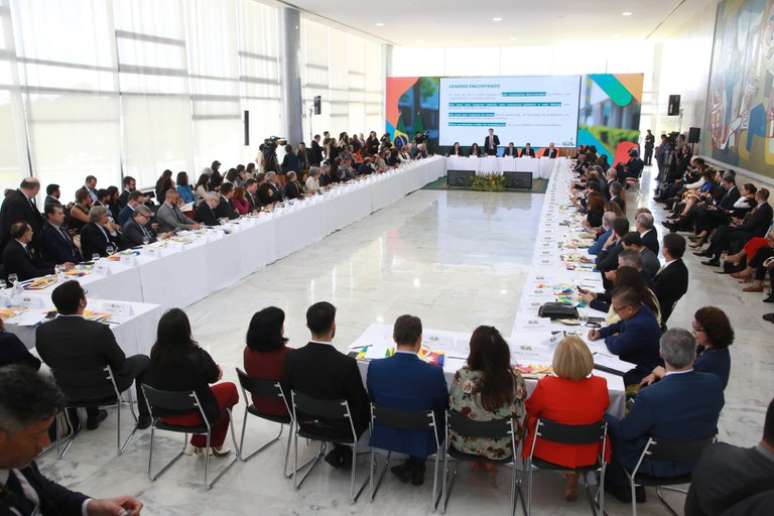 Reáchtáladh cruinniú le hionadaithe na n -institiúidí agus na n -ollscoileanna cónaidhme Dé Máirt seo, 27 Bealtaine, ag an bPálás Planalto, i Brasilia (DF)