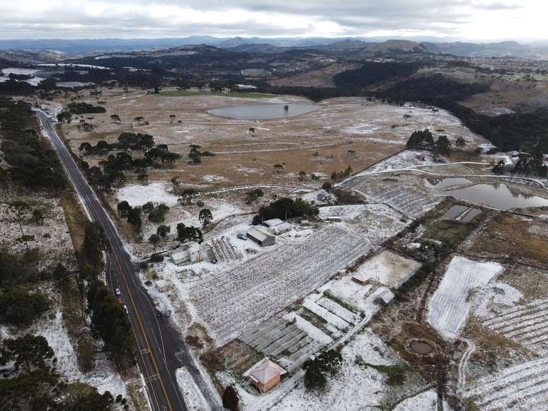 São Joaquim-Urupema: Neve cobriu os campos em julho de 2021 após uma frente fria ter causado nevasca em mais de dez cidades do Sul São Joaquim-Urupema: Neve cobriu os campos em julho de 2021 após uma frente fria ter causado nevasca em mais de dez cidades do Sul