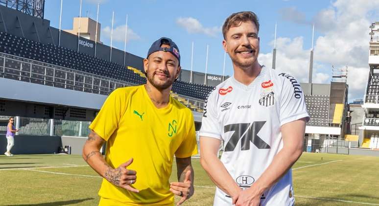 Neymar agus an tUasal Beast le chéile le linn taifeadadh ábhair don chainéal YouTuber