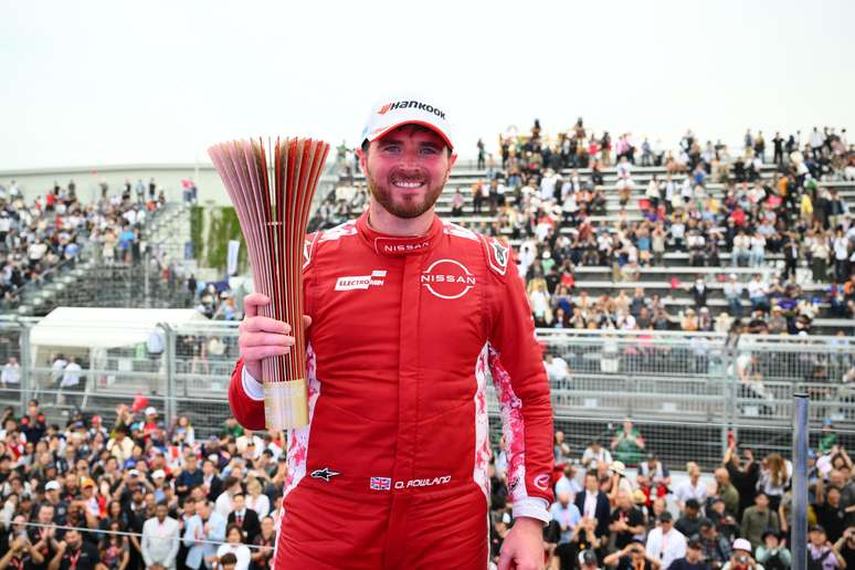 Tagann an ceannaire craobhchomórtais Oliver Rowland go muiníneach as Shanghai.