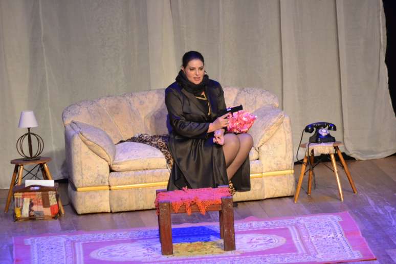 S&ocirc;nia Lima est&aacute; em cartaz no Teatro Mooca com a pe&ccedil;a/